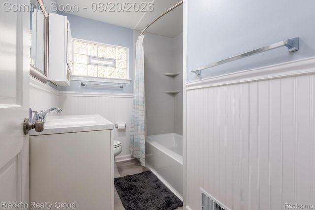 420 S Manitou Avenue, Clawson, MI 48017