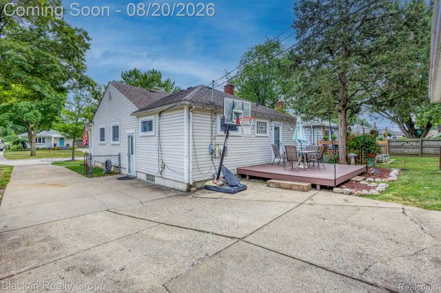 420 S Manitou Avenue, Clawson, MI 48017