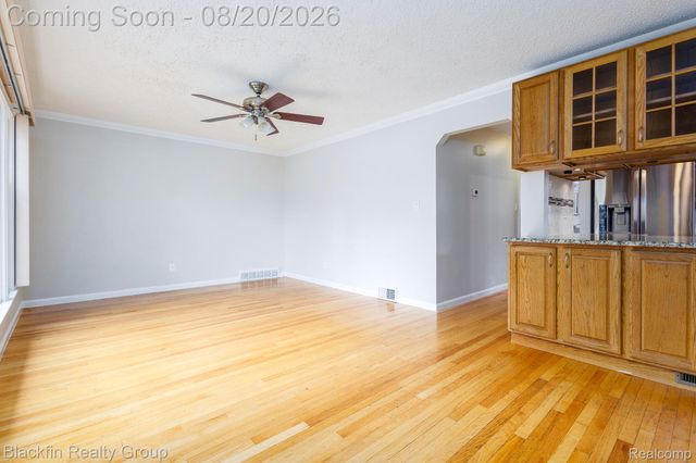420 S Manitou Avenue, Clawson, MI 48017