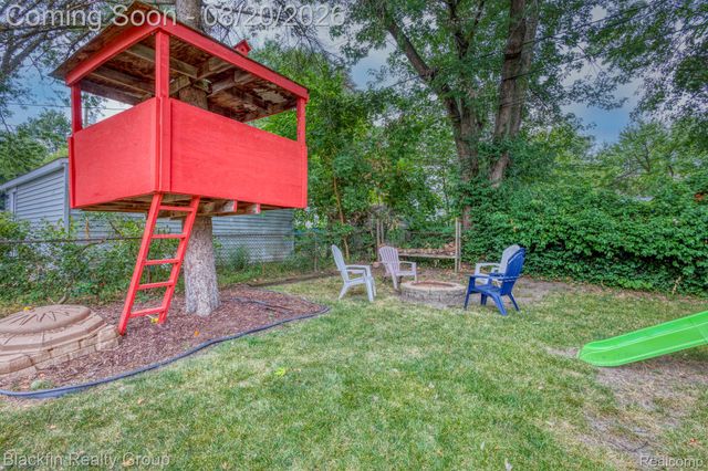 420 S Manitou Avenue, Clawson, MI 48017