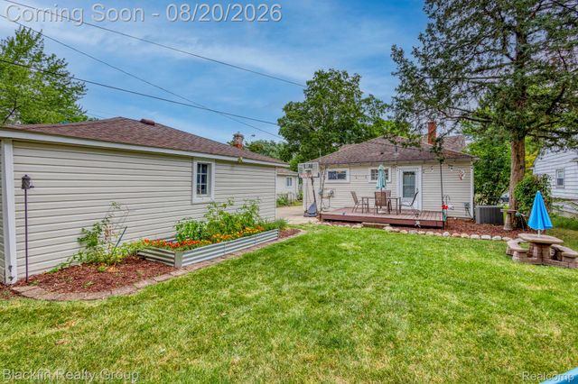 420 S Manitou Avenue, Clawson, MI 48017