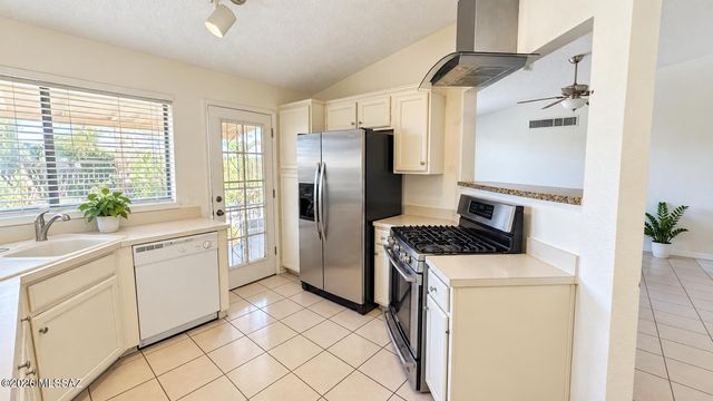 5818 S Mahan Drive, Tucson, AZ 85746