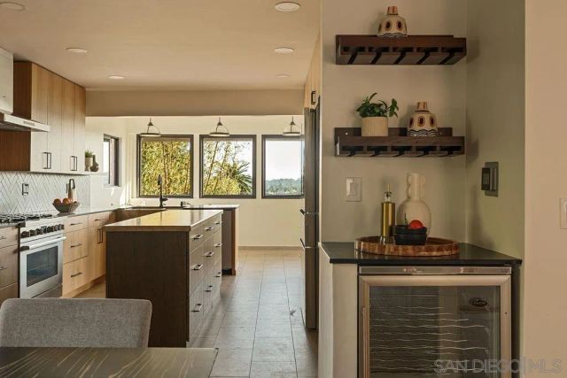 1091 Park Hill Terrace, Escondido, CA 92025