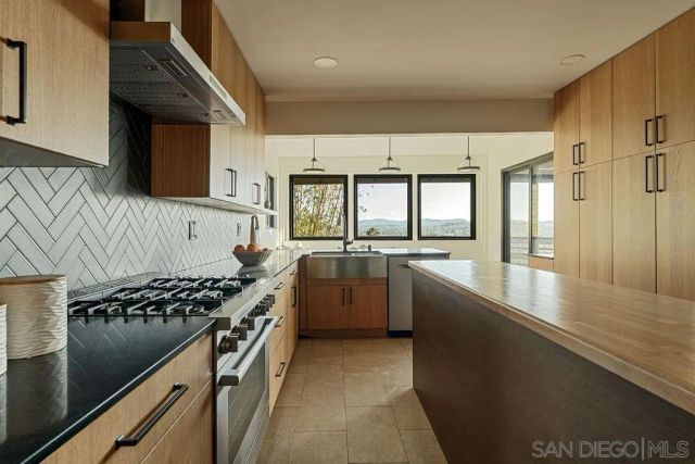 1091 Park Hill Terrace, Escondido, CA 92025