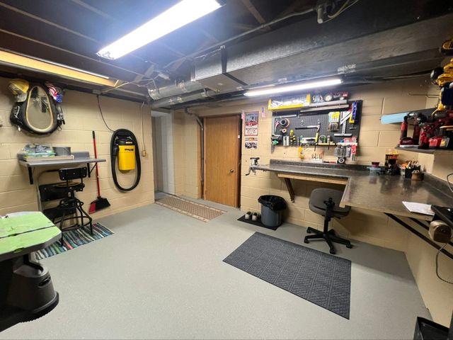 6735 NW Timberline Drive, Des Moines, IA 50313