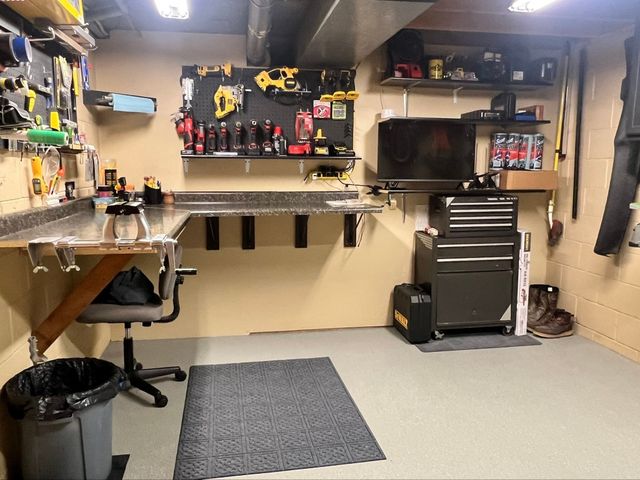 6735 NW Timberline Drive, Des Moines, IA 50313