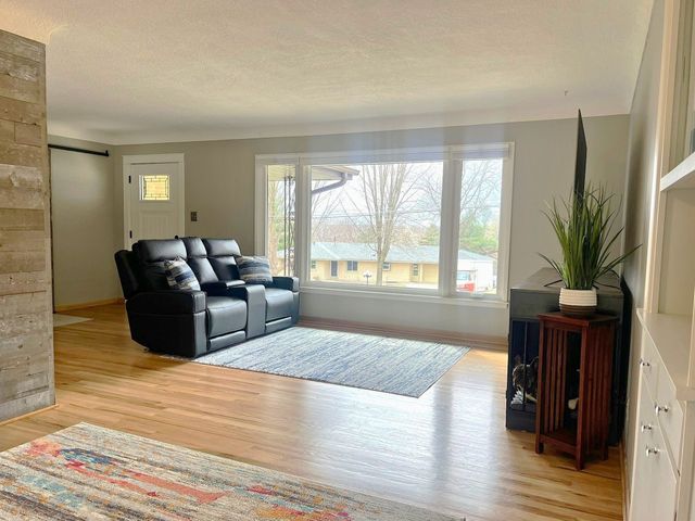 6735 NW Timberline Drive, Des Moines, IA 50313