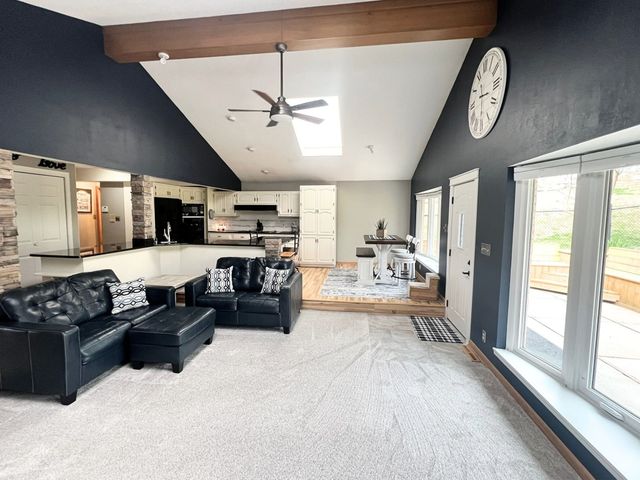 6735 NW Timberline Drive, Des Moines, IA 50313