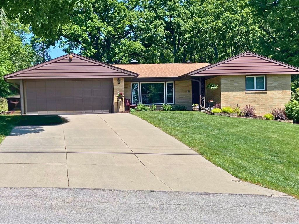 6735 NW Timberline Drive, Des Moines, IA 50313