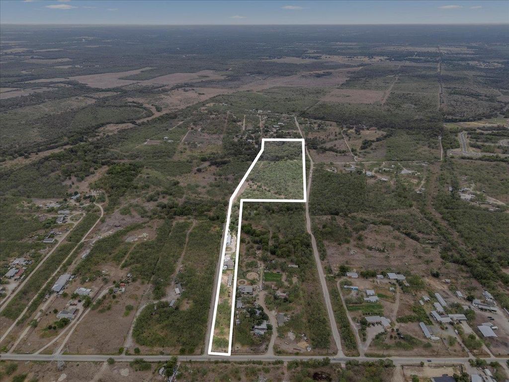 211 Caldwell RD, Dale, TX 78616