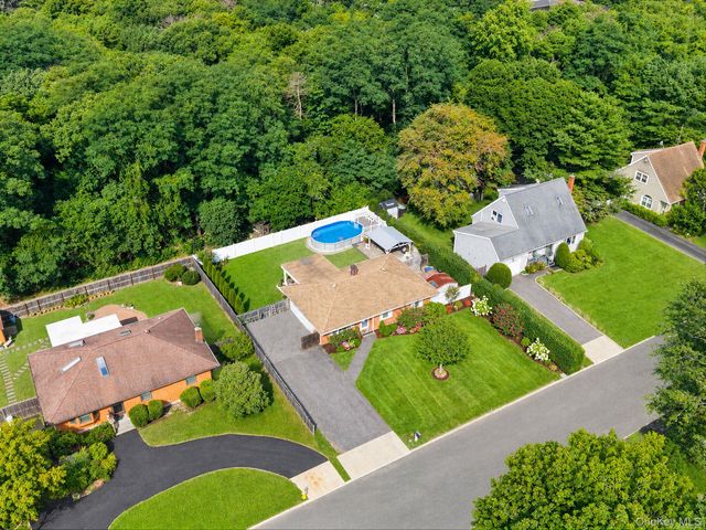 542 Agamemnon Avenue, Bellport, NY 11713