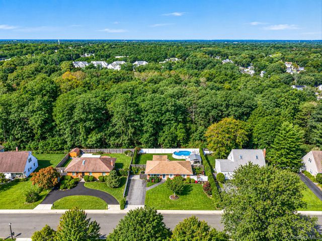 542 Agamemnon Avenue, Bellport, NY 11713