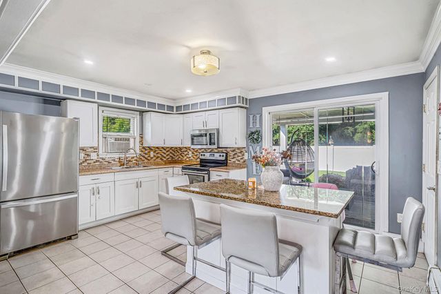 542 Agamemnon Avenue, Bellport, NY 11713