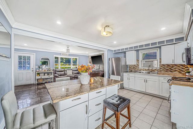 542 Agamemnon Avenue, Bellport, NY 11713
