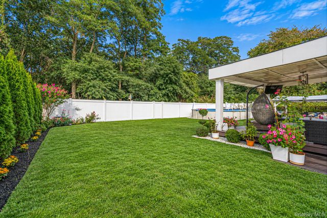 542 Agamemnon Avenue, Bellport, NY 11713