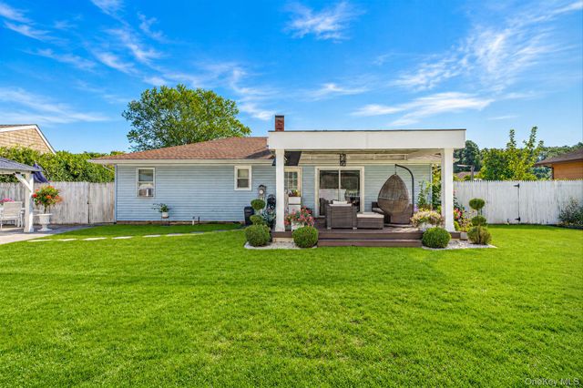 542 Agamemnon Avenue, Bellport, NY 11713