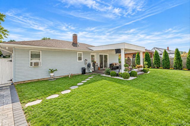 542 Agamemnon Avenue, Bellport, NY 11713
