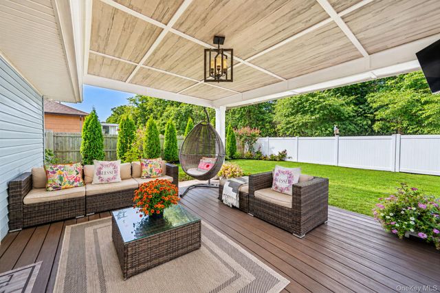 542 Agamemnon Avenue, Bellport, NY 11713
