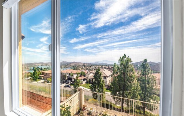 19 Plaza Lucerna, Lake Elsinore, CA 92532