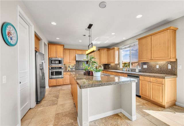 19 Plaza Lucerna, Lake Elsinore, CA 92532