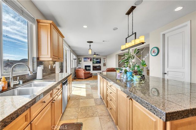 19 Plaza Lucerna, Lake Elsinore, CA 92532