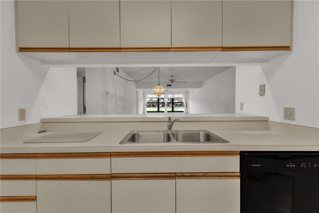 44 Plantation Drive 101, Vero Beach, FL 32966