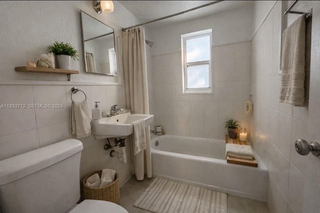 251 Hibiscus Dr 2, Miami Springs, FL 33166