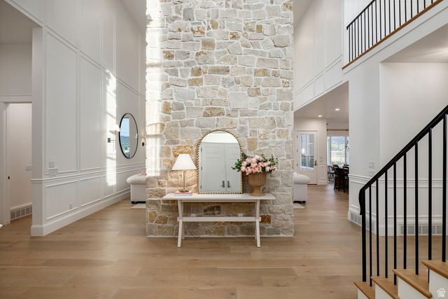 156 HAMMERSMITH CIR, West Bountiful, UT 84087