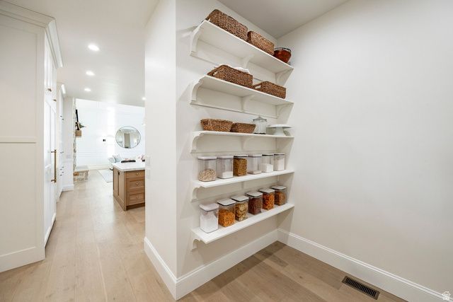156 HAMMERSMITH CIR, West Bountiful, UT 84087