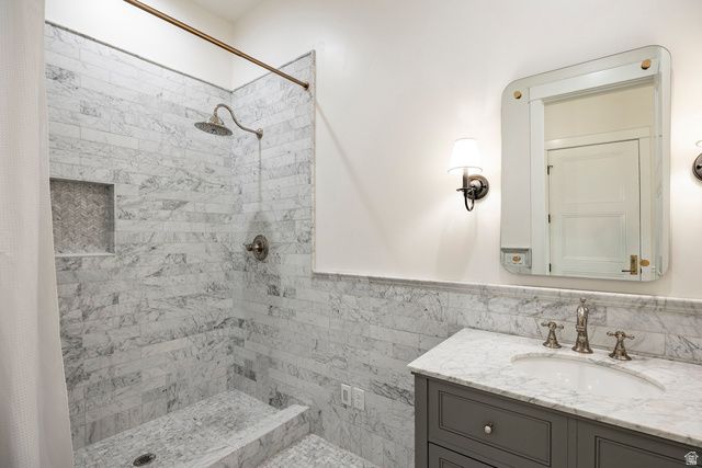 156 HAMMERSMITH CIR, West Bountiful, UT 84087