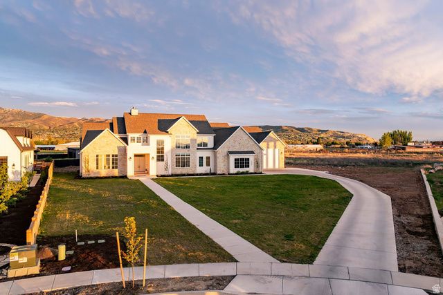 156 HAMMERSMITH CIR, West Bountiful, UT 84087