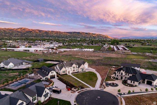 156 HAMMERSMITH CIR, West Bountiful, UT 84087