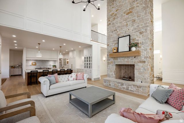 156 HAMMERSMITH CIR, West Bountiful, UT 84087