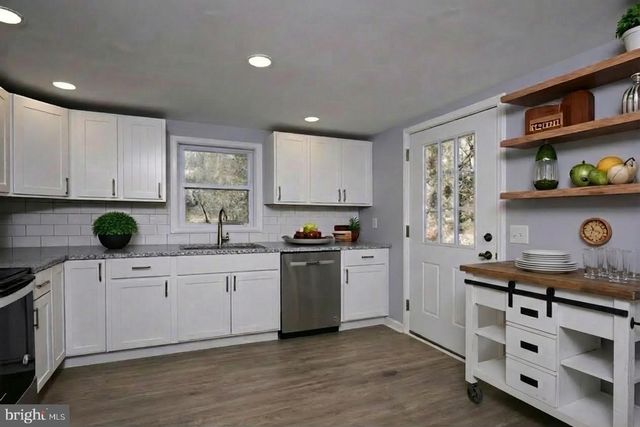 6374 ROCK HALL RD, Rock Hall, MD 21661