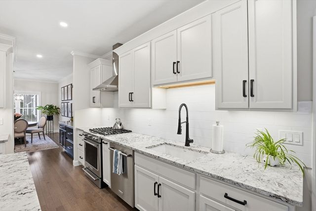 16 Farm Rd, Plymouth, MA 02360