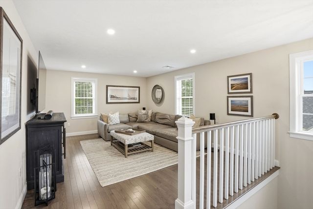 16 Farm Rd, Plymouth, MA 02360