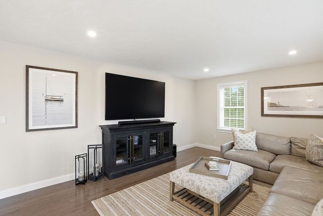 16 Farm Rd, Plymouth, MA 02360