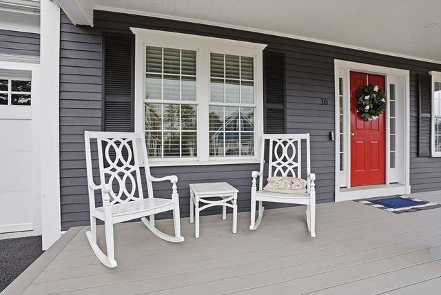 16 Farm Rd, Plymouth, MA 02360
