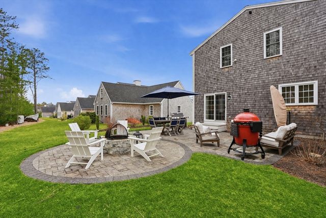 16 Farm Rd, Plymouth, MA 02360
