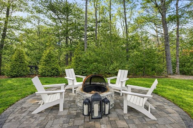 16 Farm Rd, Plymouth, MA 02360