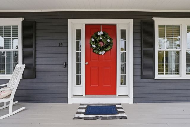 16 Farm Rd, Plymouth, MA 02360