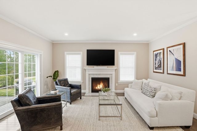 16 Farm Rd, Plymouth, MA 02360
