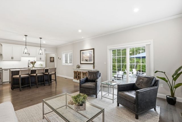 16 Farm Rd, Plymouth, MA 02360
