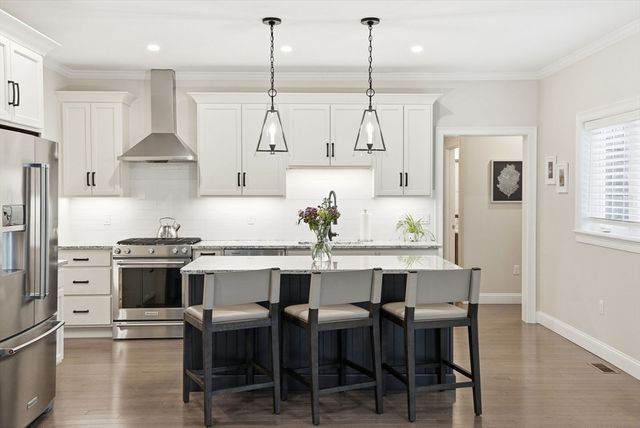 16 Farm Rd, Plymouth, MA 02360