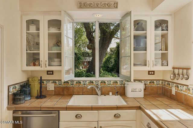 1234 N Everett Street, Glendale, CA 91207