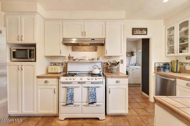 1234 N Everett Street, Glendale, CA 91207