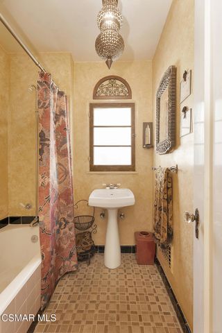 1234 N Everett Street, Glendale, CA 91207