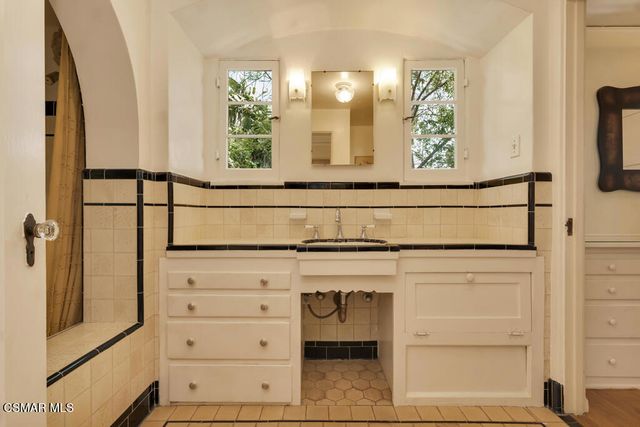 1234 N Everett Street, Glendale, CA 91207