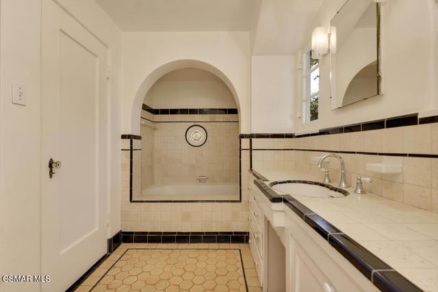 1234 N Everett Street, Glendale, CA 91207