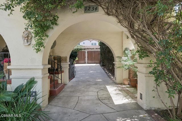 1234 N Everett Street, Glendale, CA 91207